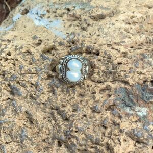 Pearl twins ring size 7 , or 7.25, ?